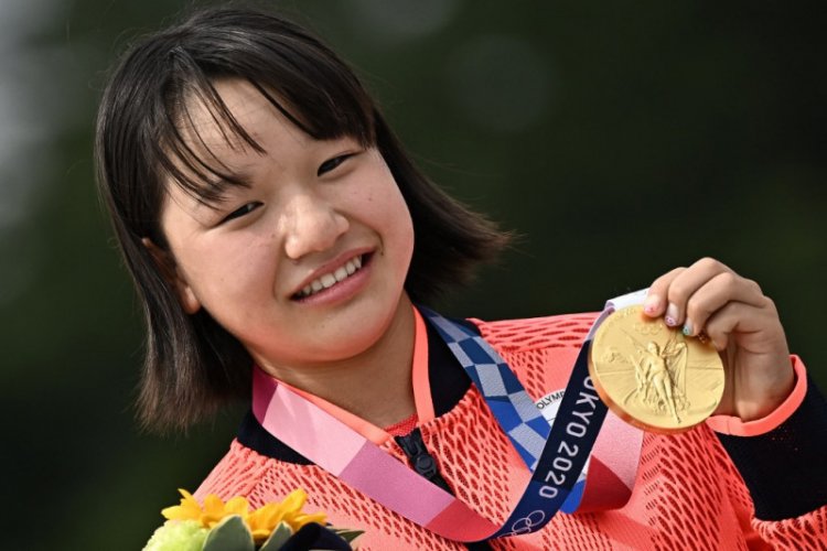 Hebat, Gadis 13 Tahun Rebut Emas di Olimpiade Tokyo