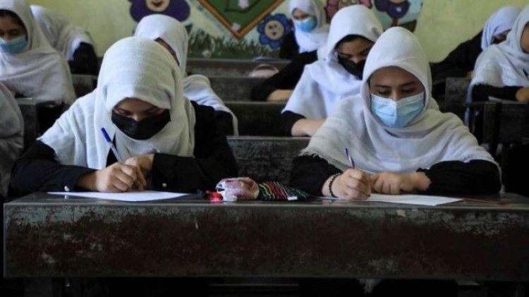 Taliban Izinkan Perempuan Belajar, Tapi Kelasnya Dipisah