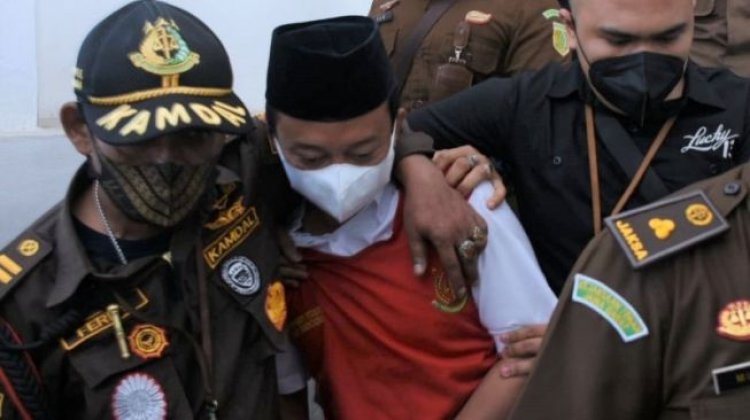 Pemerkosa 13 Santri Dituntut Hukuman Mati dan Dikebiri