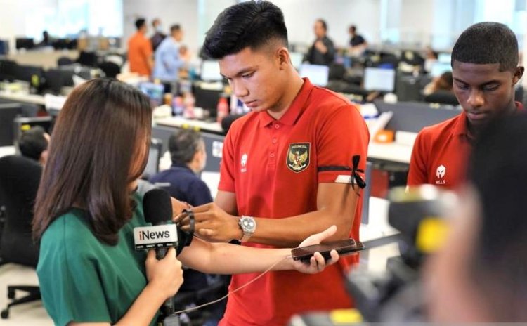 Pemain Timnas Indonesia Kompak Berpita Hitam
