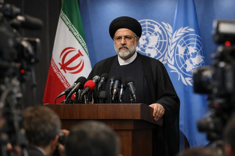 iran merespons pembahasan internasional mengenai program nuklirnya dengan menegaskan komitmen dan pandangannya terhadap isu tersebut.